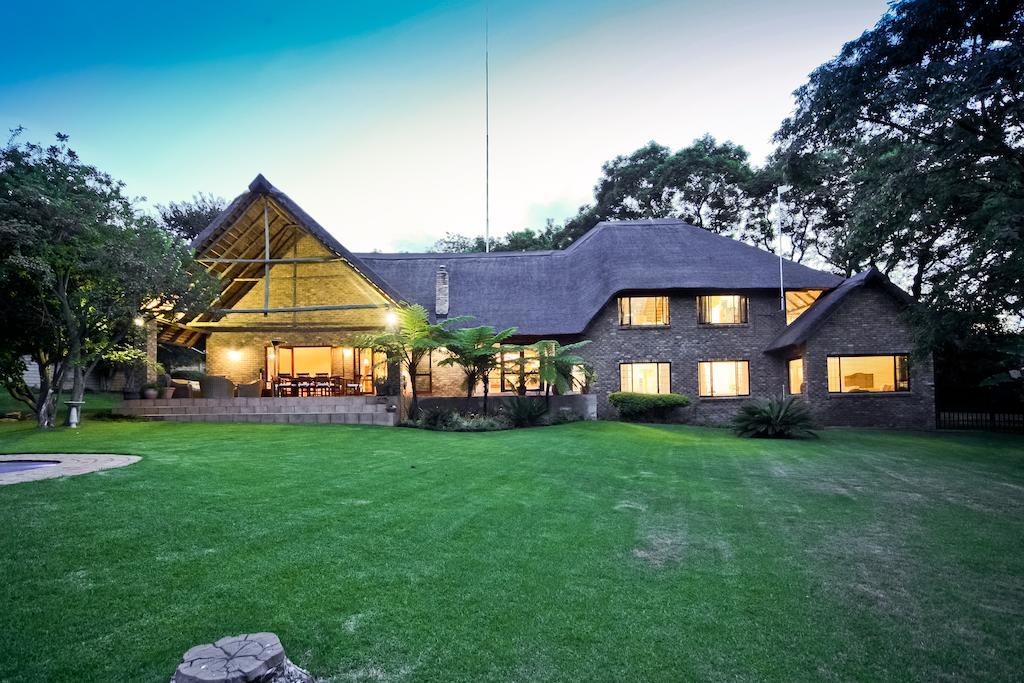 50 On Shepherd Boutique Guest House Sandton Exterior foto